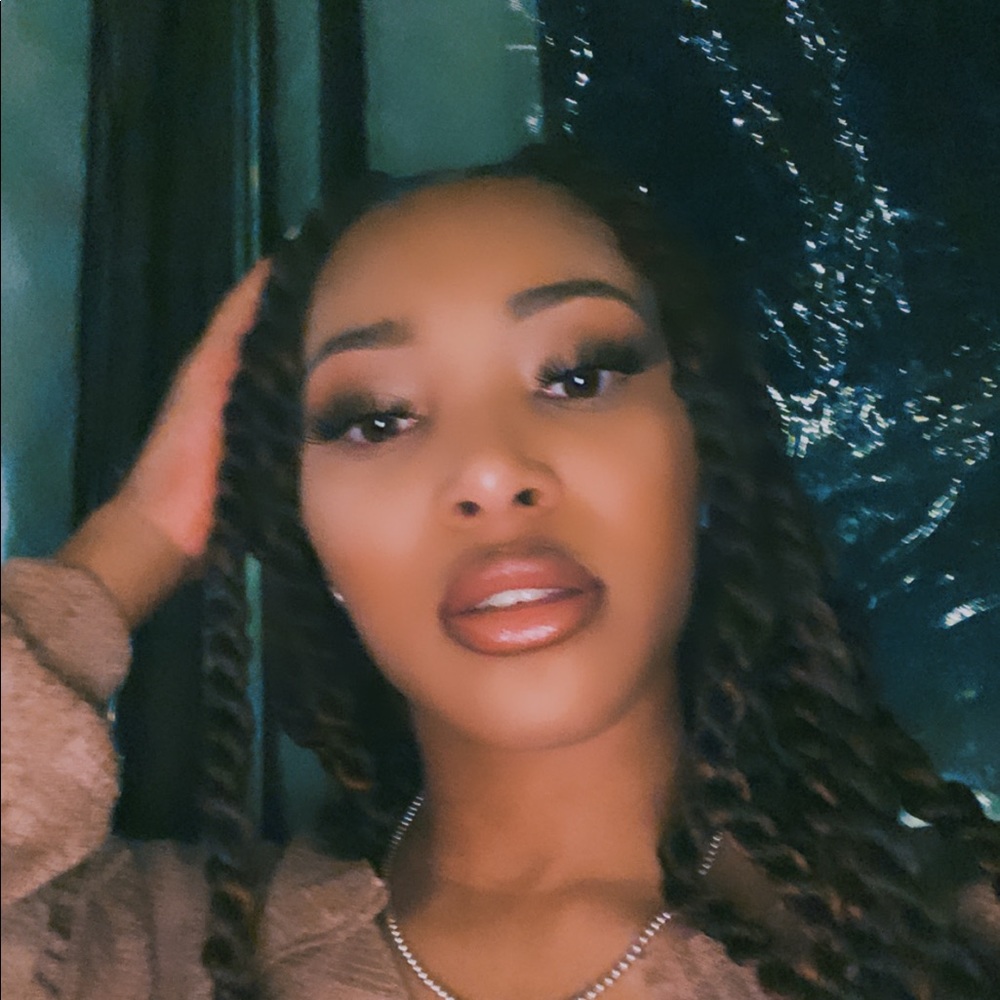 Meet your Posher, Simone